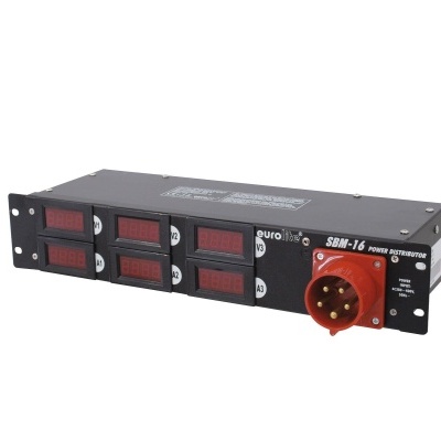 Multiponto elétrico preto com tomadas vermelhas e conector industrial