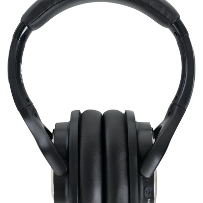 Auscultadores sem fios pretos com alça acolchoada e almofadas auriculares grossas