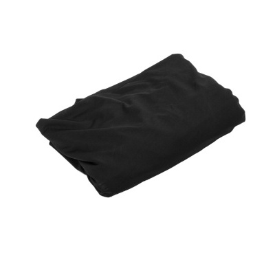 Lençol preto dobrado em fundo branco