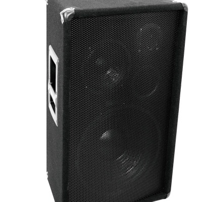 Coluna de som preta com grelha metálica e pega lateral