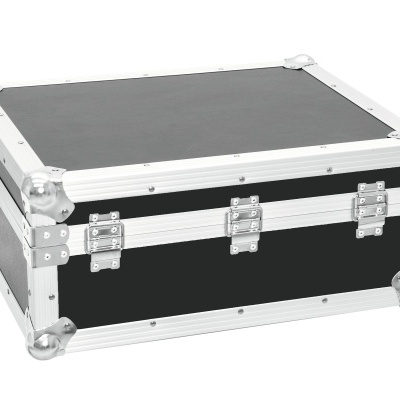 Caixa de transporte preta com estrutura metálica prateada e fechos