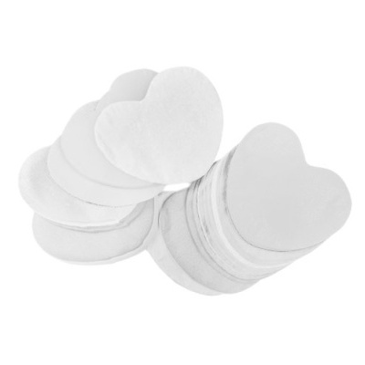 Discos de algodão em forma de coração empilhados