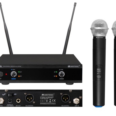 Sistema de microfone sem fios preto com dois microfones e receptor com antenas