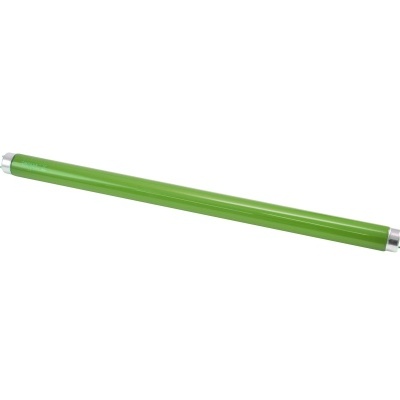 Tubo cilíndrico verde com extremidades metálicas prateadas sobre fundo branco