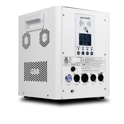 Caixa de som branca com painel digital e botões