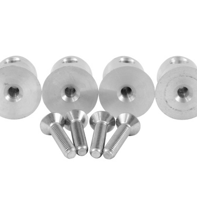 Conjunto de espaçadores e parafusos metálicos prateados
