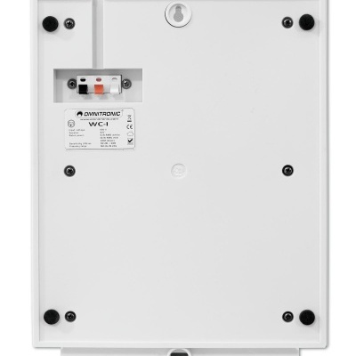 Caixa elétrica branca OMNITRONIC WC-1 com compartimento para fusíveis e etiqueta técnica