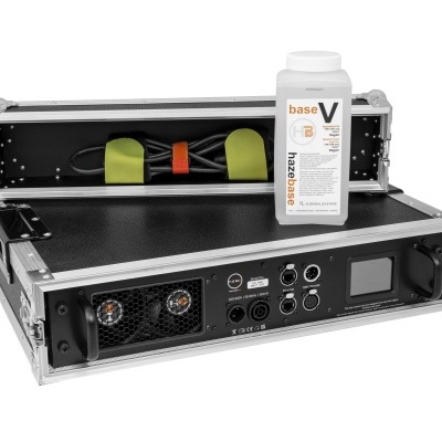 Equipamentos eletrónicos em caixas de transporte com frasco branco etiquetado