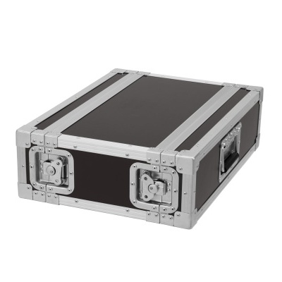 Mala rígida preta com detalhes metálicos prateados