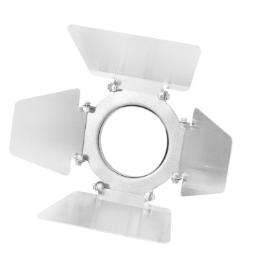 Difusor metálico prateado com abas ajustáveis para iluminação