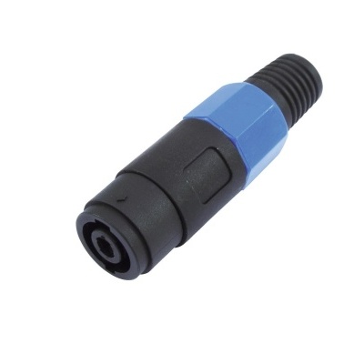 Conector áudio preto e azul em fundo branco