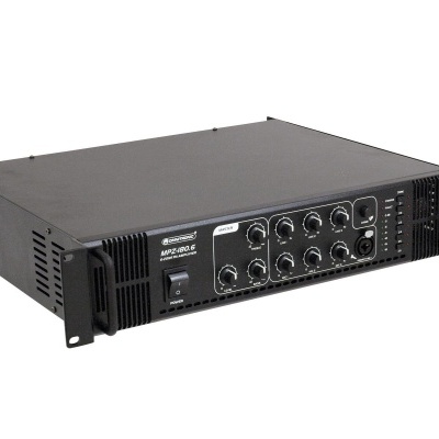 Amplificador de áudio preto tipo rack com botões e entradas frontais