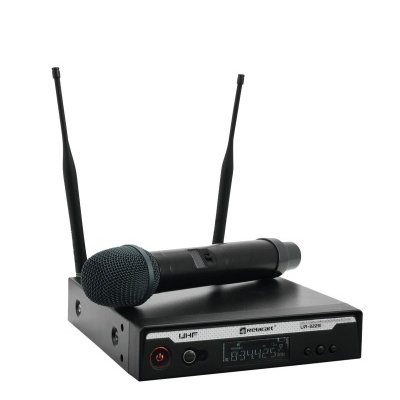 Microfone sem fios preto com receptor e antenas