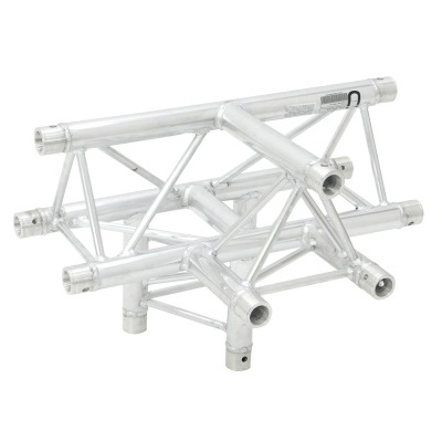 Estrutura metálica tubular modular prateada com conexões angulares