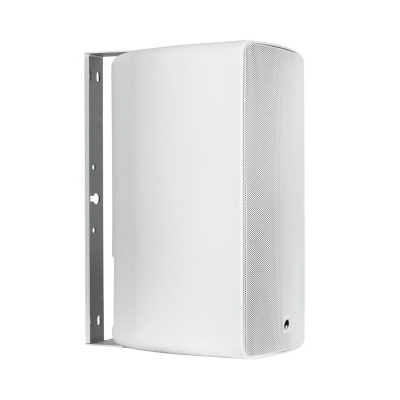 Coluna de som branca com estrutura metálica cinzenta