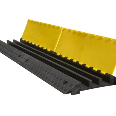 rampa de proteção de cabos negra com tampa amarela