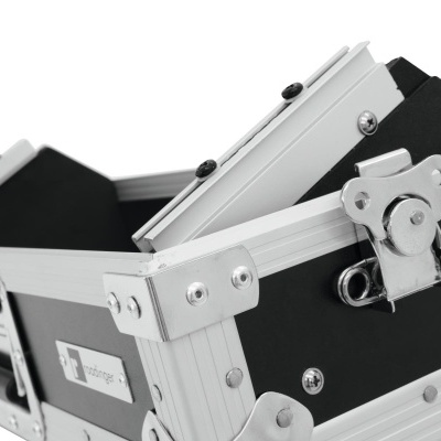 Mala preta com estrutura metálica e fecho de segurança