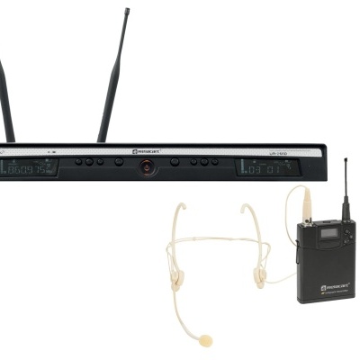 conjunto de microfone sem fios preto RodeLink com antenas, unidade de transmissão e microfone de cabeça bege