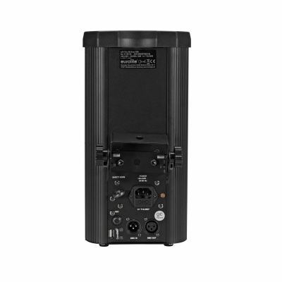 Coluna de som profissional preta vista pelo painel traseiro com conexões e texto visível