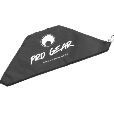 Bolsa de transporte preta triangular com texto PRO GEAR em branco.