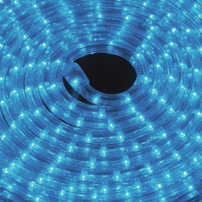 Rolo de luzes LED azuis em mangueira transparente
