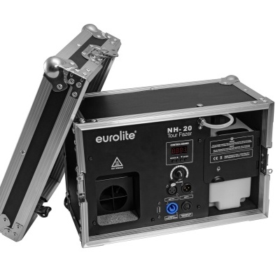 Máquina de neve/espuma Eurolite NH-20 com case de proteção aberto.