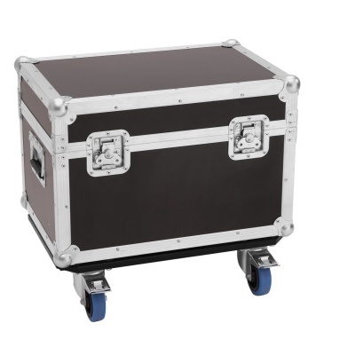 Flight case preto com metal prateado e rodas azuis