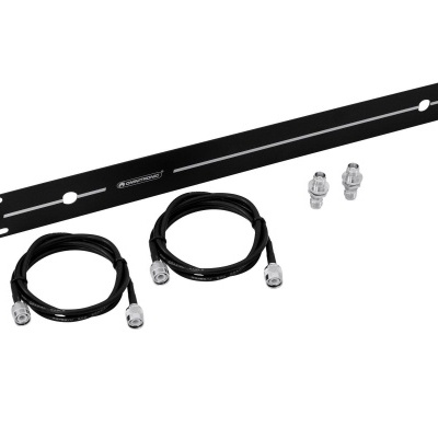 Conjunto de montagem com barra preta, cabos coaxiais e parafusos pequenos