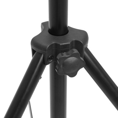 Tripé metálico preto ajustável com porca de aperto