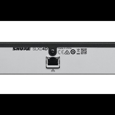 Equipamento electrónico com várias portas de entrada e saída na parte traseira