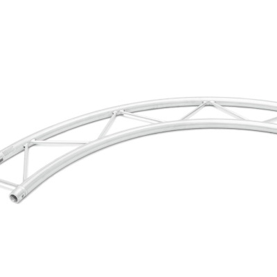 Estruturas metálicas curvas prateadas para montagem