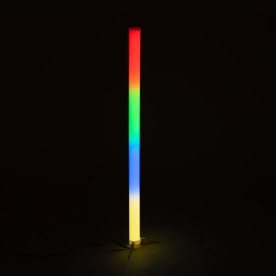 Lâmpada de chão colorida em tubo vertical com gradiente de cores