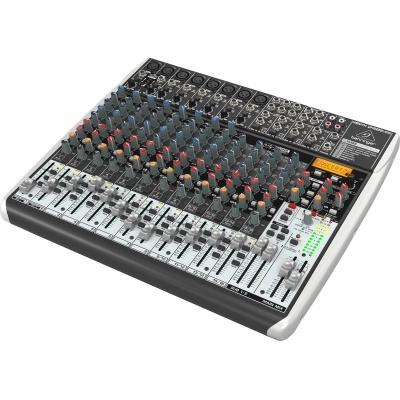 Mesa de mistura áudio Behringer Xenyx X2222USB com múltiplos canais e controlos