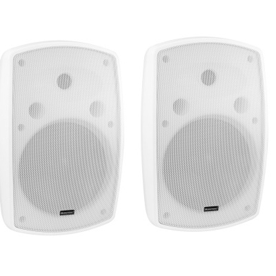 Par de colunas de áudio brancas com grelha frontal em fundo branco