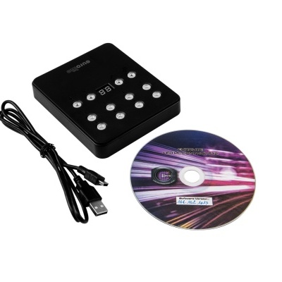 Leitor digital preto com botões, cabo USB e CD colorido