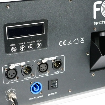 Painel traseiro de equipamento FOS technologies com conexões XLR e visor digital