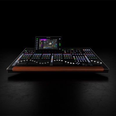 Mesa de mistura digital com ecrã central e botões coloridos