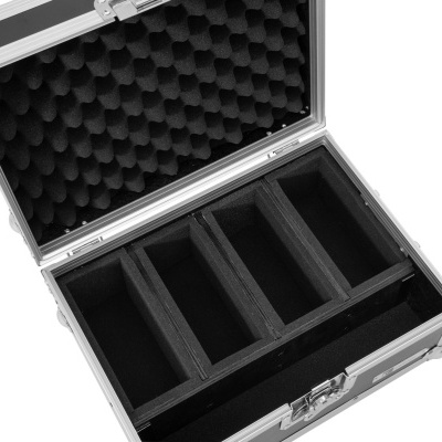 Caixa rígida preta para transporte com interior acolchoado e divisórias.