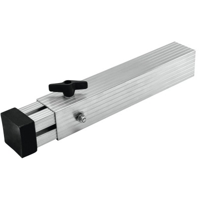 Peça metálica retangular em alumínio com parafuso de aperto e proteção preta.