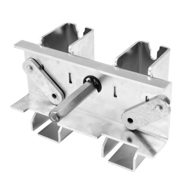 suporte metálico prateado com parafuso