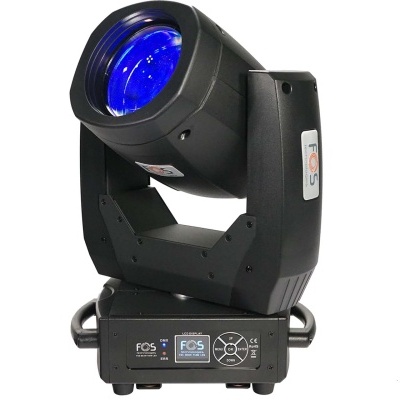 Dispositivo de iluminação tipo moving head preto com lente azul sobre superfície branca
