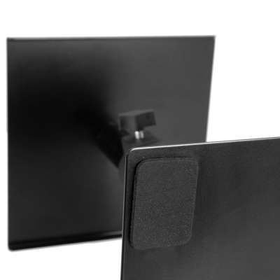 Placas quadradas pretas com suporte e acabamento fosco