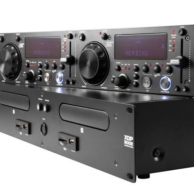 Equipamento de áudio preto XDP 3002 com ecrãs digitais e botões