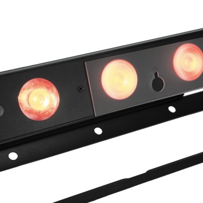 Barra de luz preta com LEDs amarelos e laranjas acesos