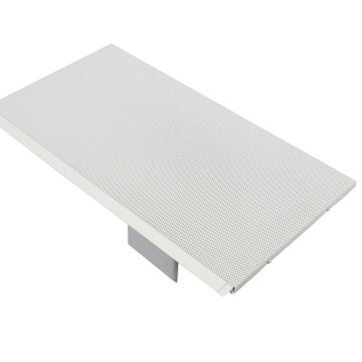 Prancha branca texturizada sobre suporte metálico