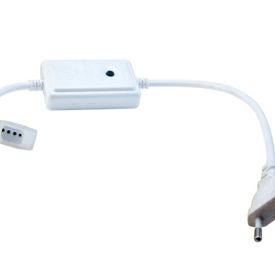 Cabo elétrico branco com ficha de três orifícios e ficha europeia de dois pinos