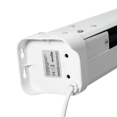 Produto eletrônico branco com etiqueta 'evolife' e cabo ligado