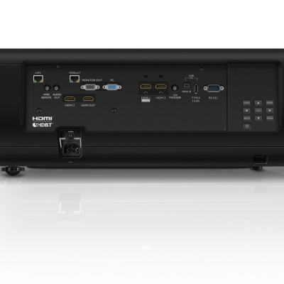 Projeção preta com várias portas e controlos no lado direito.