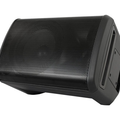 Coluna de som preta portátil com grelha metálica e pega lateral