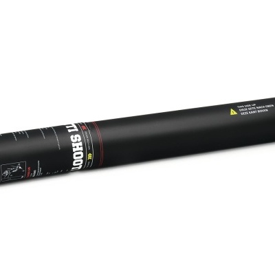 Tubo preto cilíndrico com rótulo 'SHOOT' e aviso triangular amarelo